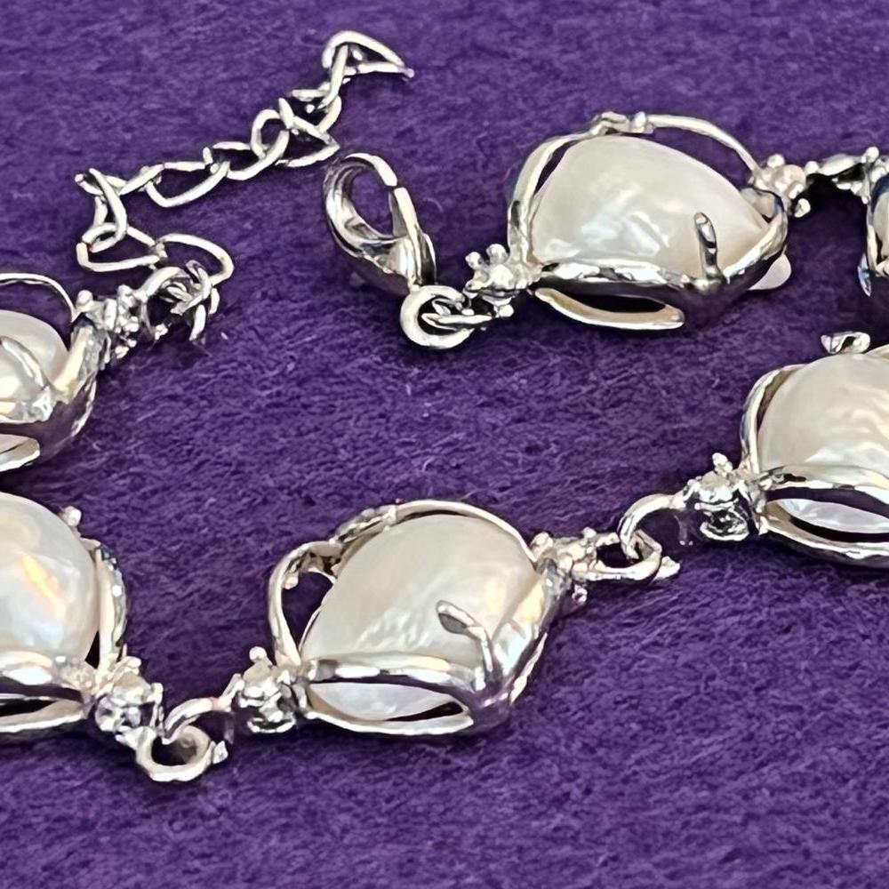 Adjustable Silvertone Prong set Faux Mabe Pearl Bracelet